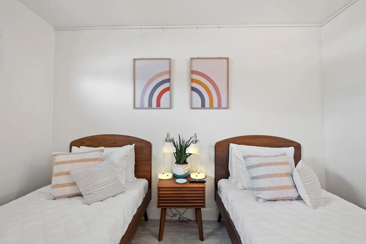 The Yellow Retreat Palm Springs Holiday home