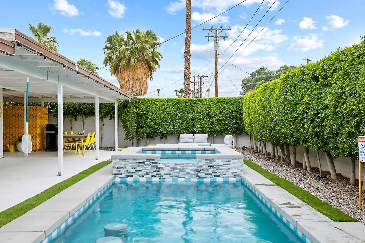 The Yellow Retreat Palm Springs Holiday home