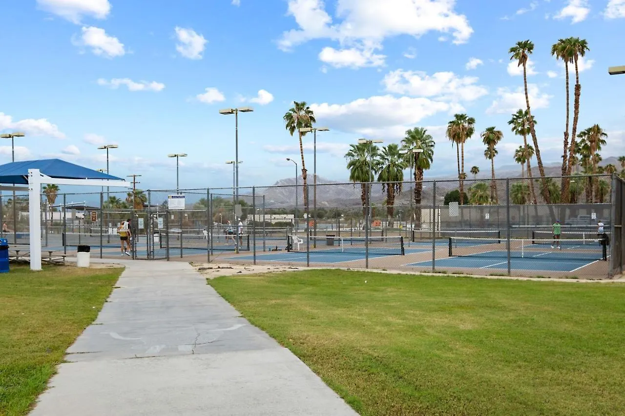 The Yellow Retreat Palm Springs Holiday home