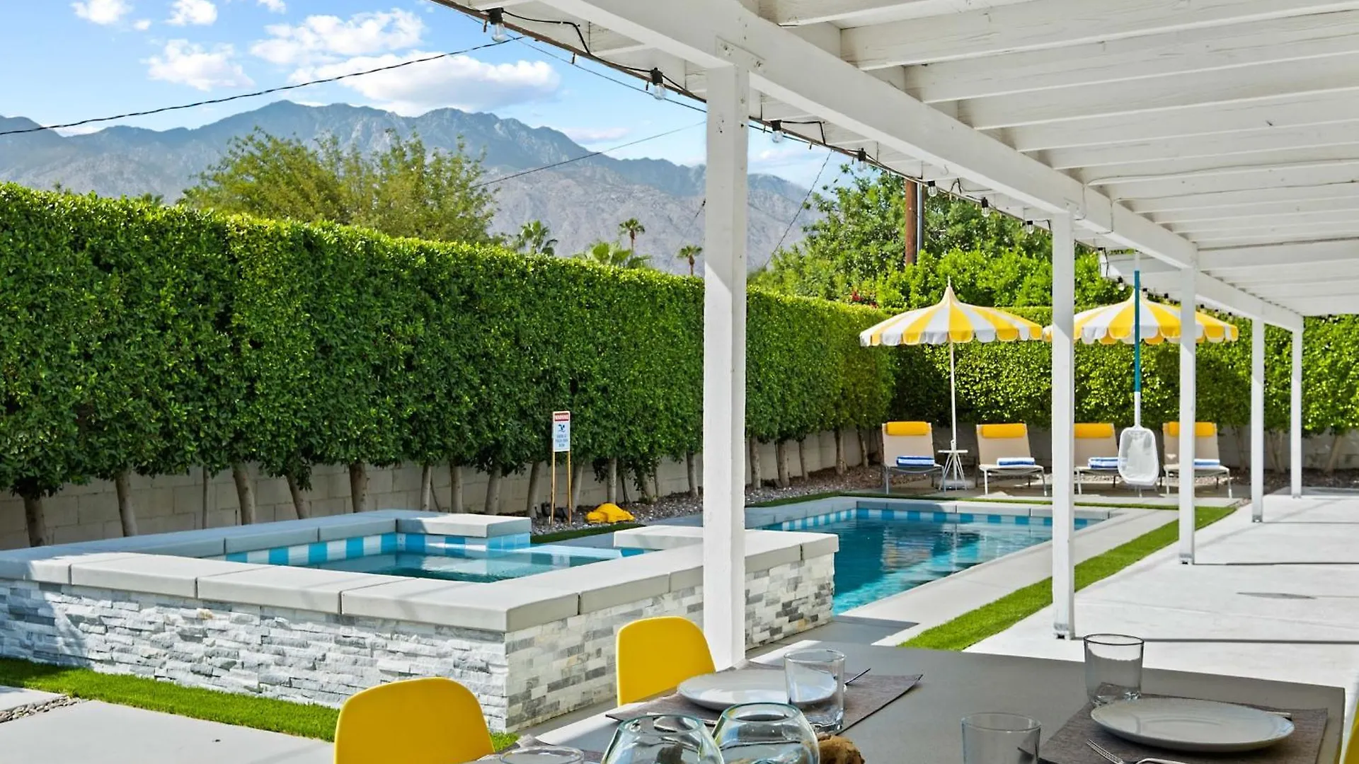 The Yellow Retreat Palm Springs Holiday home
